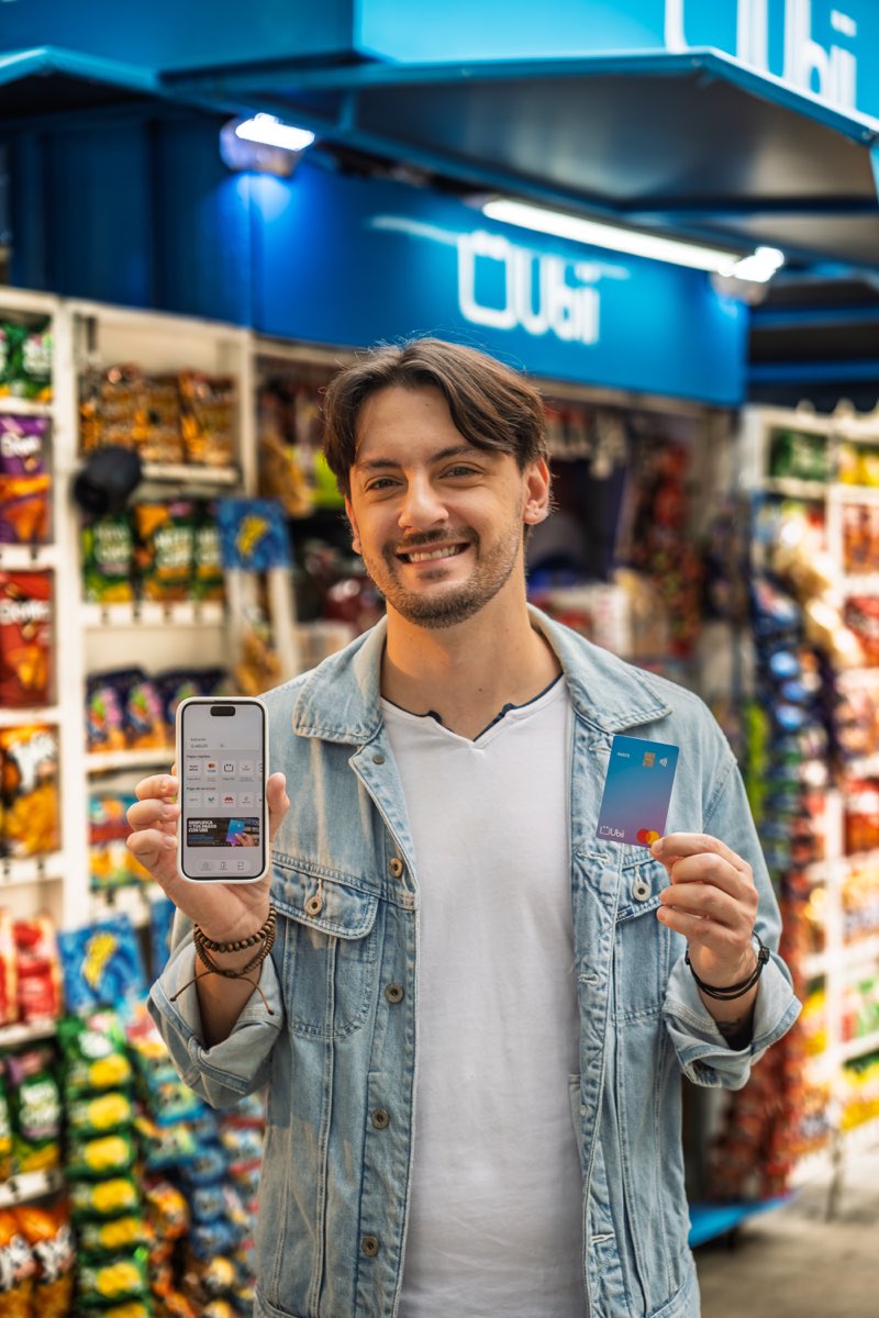 Comercial de Ubii Pagos: comerciante usando el punto de venta